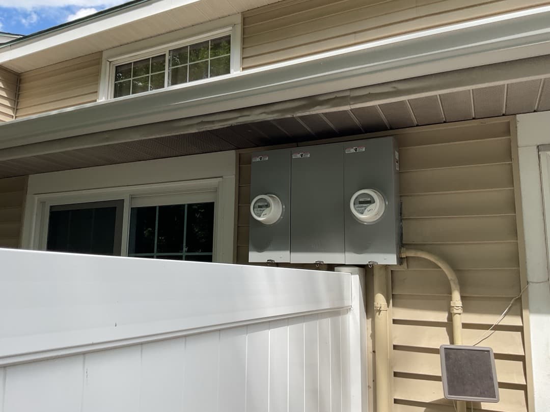 Gallery photos for Duplex Meter Socket Replacement Restores Full Power in Eagan: Image #1